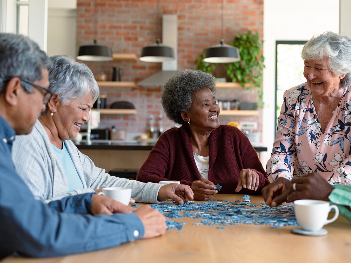 Por qué la socialización es importante para los adultos mayores