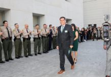 Robert Luna asume mando del Departamento del Alguacil del Condado de Los Ángeles