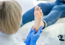 Cómo prevenir el dolor en los pies mientras trabaja desde casa