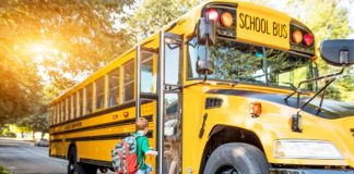 Una estampilla rinde homenaje al autobús escolar en Estados Unidos