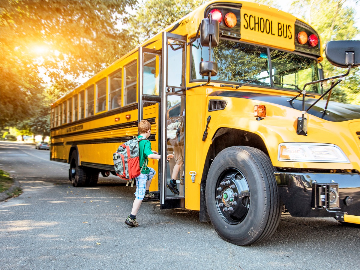 Una estampilla rinde homenaje al autobús escolar en Estados Unidos