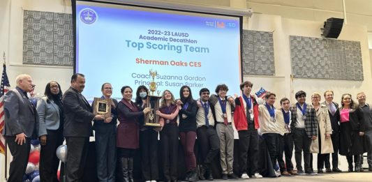 Escuela de Sherman Oaks gana 42° Decatlón Académico Anual del LAUSD