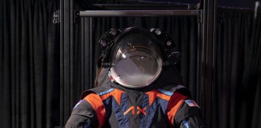 Astronautas de la Misión Artemis III usarán un nuevo diseño de traje espacial