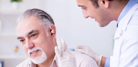 Estudio destaca la relación entre la pérdida auditiva con el deterioro cognitivo