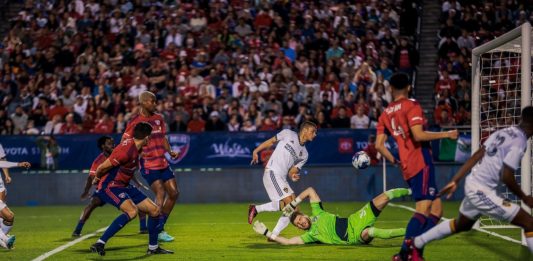LA Galaxy pierde 3-1 su partido inaugural de la MLS ante el FC Dallas