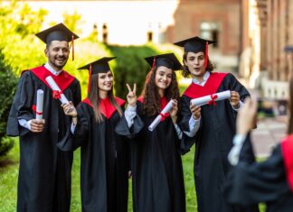 TurboTax ofrece becas a estudiantes latinos a través del programa #LeadingConEducación