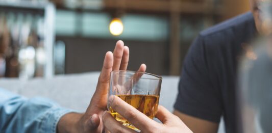 Informe revela que ninguna cantidad de alcohol es segura para el corazón