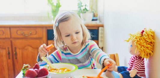 Muchos niños menores de 5 años no comen suficientes frutas y verduras