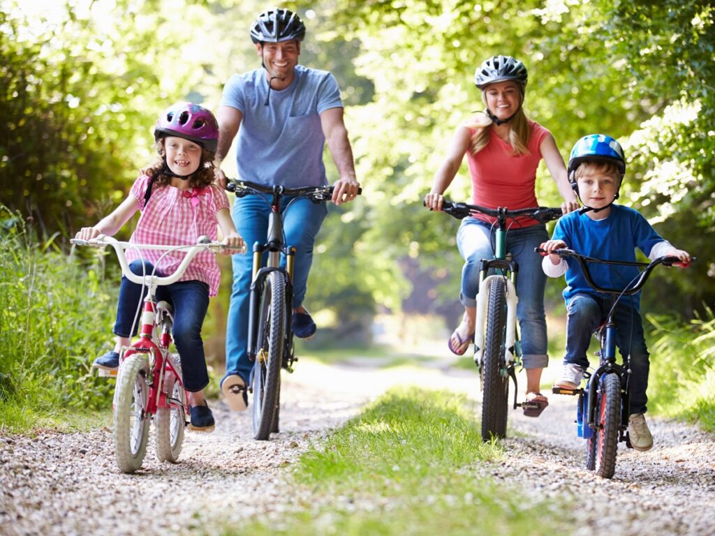 Aventura sobre dos ruedas un viaje a través de la historia de la bicicleta