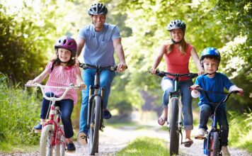 Aventura sobre dos ruedas un viaje a través de la historia de la bicicleta