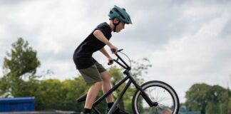 Cómo ajustar correctamente el casco de bicicleta para niños