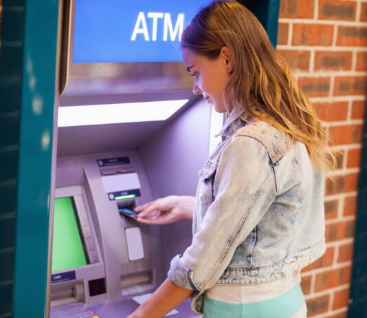 Consejos para graduados que buscan independencia financiera