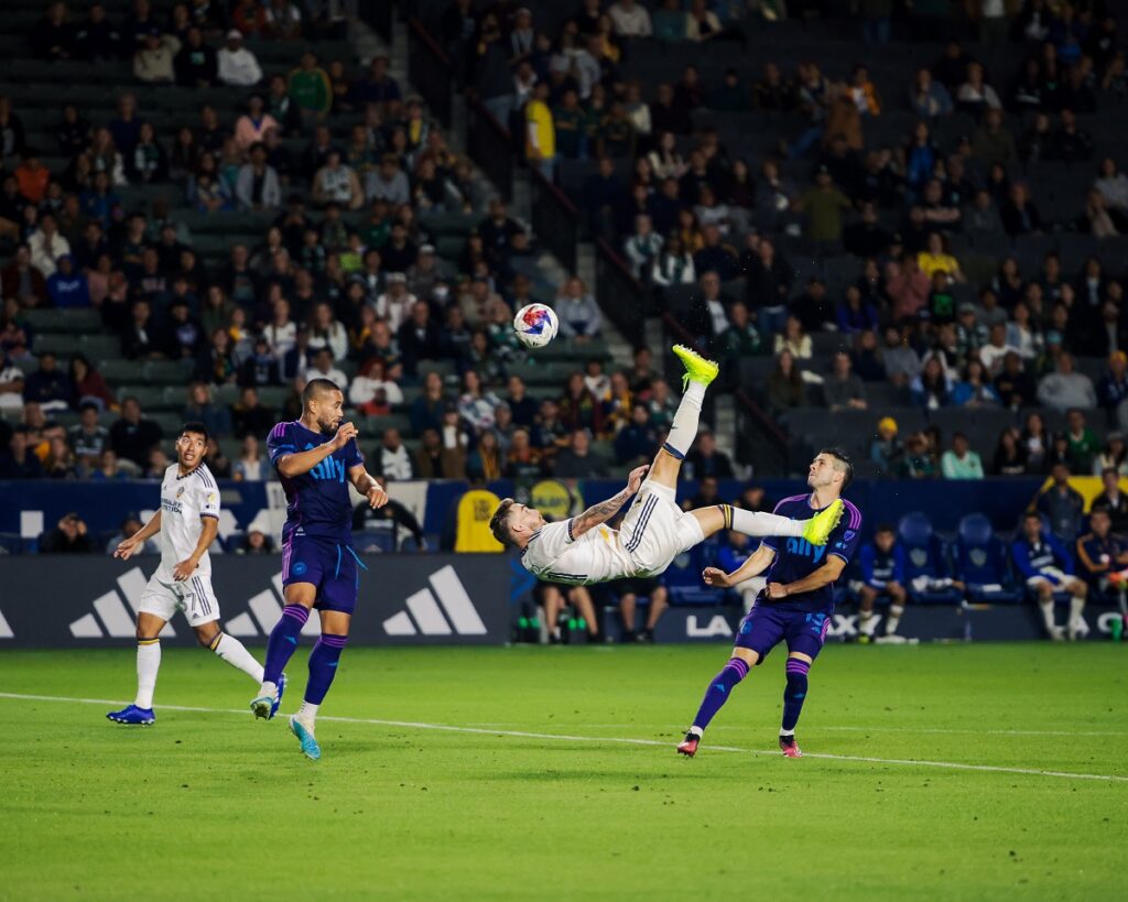 LA Galaxy sigue sin cosechar victorias tras caer 1-0 ante Charlotte FC