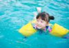 Cómo mantener a sus hijos seguros cuando están en una piscina