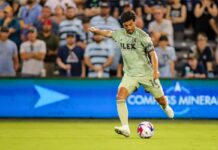 LAFC derrota 2-1 al Sporting Kansas City con ayuda de Carlos Vela