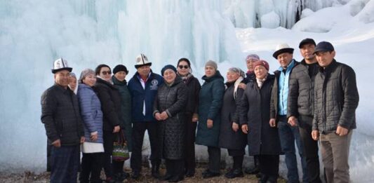 Cómo un glaciar artificial ayuda a una aldea a satisfacer sus necesidades de agua