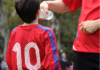 Consejos para mantener a los niños hidratados durante las prácticas deportivas