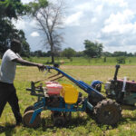 La mecanización agrícola impulsa la producción y los ingresos de estos agricultores