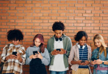 Generación conectada cómo los adolescentes interactúan con las redes sociales