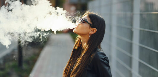 Cigarrillos electrónicos y vapeo riesgos para la salud según investigadores de la Clínica Cleveland