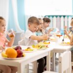 Cómo lograr que sus hijos coman frutas y verduras