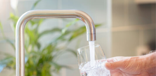 ¿Cuánta agua debería beber Consejos sobre cómo mantenerse hidratado