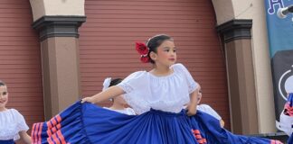 Un escenario para todos el festival de música, arte y creatividad en las escuelas de Anaheim