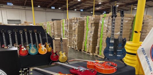 Descubren cargamento de guitarras Gibson falsas valoradas en más de 18 millones de dólares