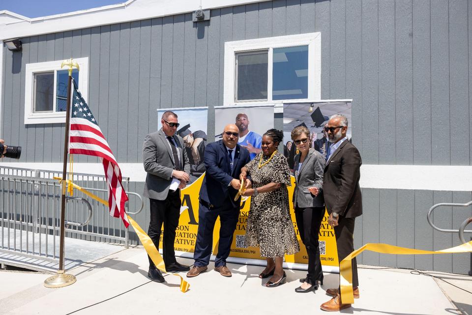Cal State LA inaugura el primer campus universitario del país para estudiantes encarcelados