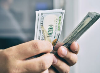Citación federal desata polémica sobre asistencia económica a inmigrantes en California