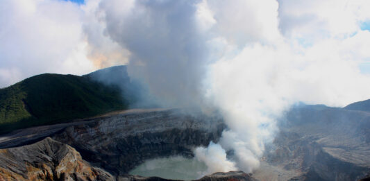 El volcán Poás un laboratorio natural en Costa Rica que podría explicar la vida en Marte