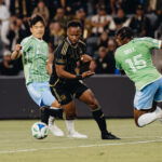 LAFC arrasa 4-0 a Seattle y extiende su racha invicta en la MLS