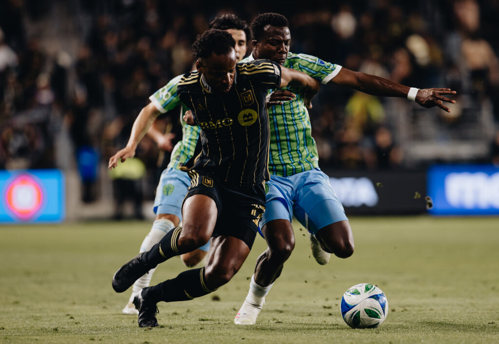 LAFC arrasa 4-0 a Seattle y extiende su racha invicta en la MLS