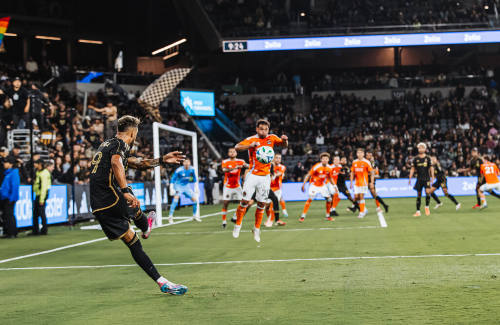LAFC vence 2-0 a Houston Dynamo y amplía su racha invicta en la MLS