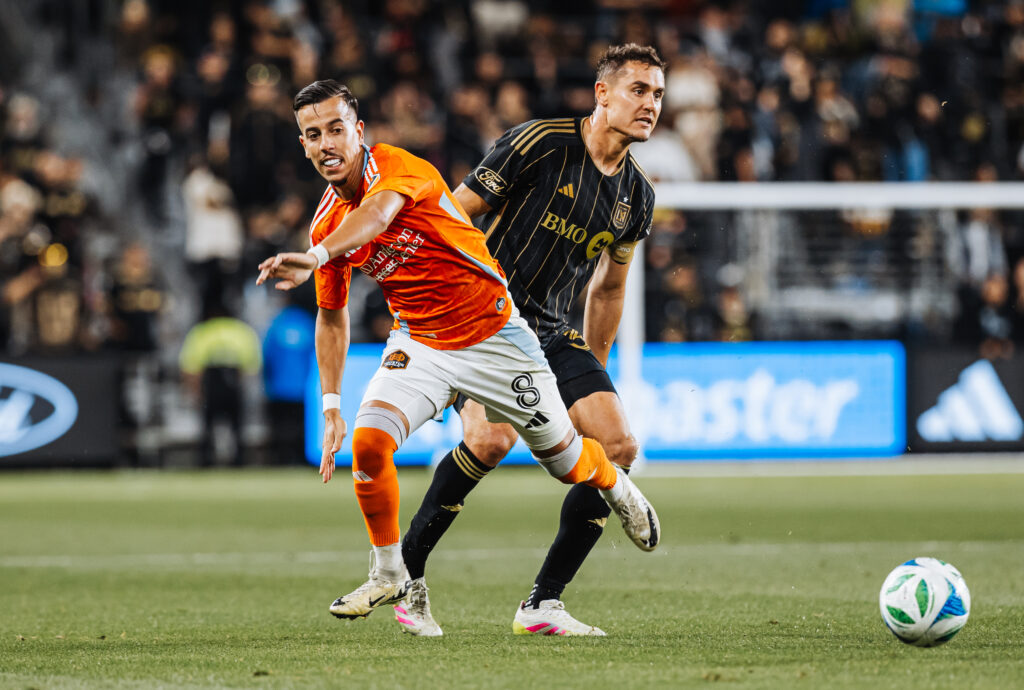LAFC vence 2-0 a Houston Dynamo y amplía su racha invicta en la MLS