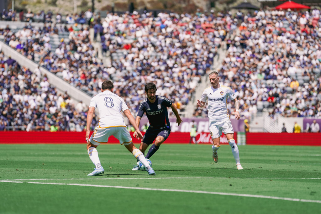 San Diego FC remonta con gol agónico de Lozano y hunde al LA Galaxy