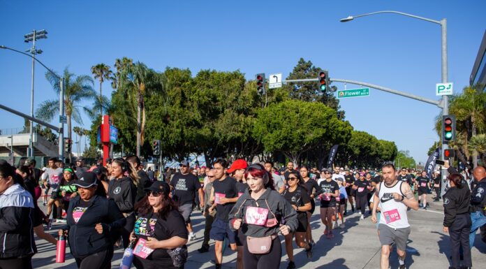 Santa Ana revive los años 70 con su carrera divertida diversión, salud y espíritu comunitario
