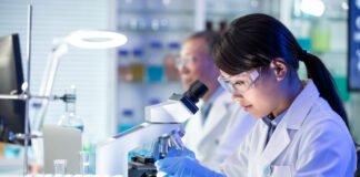 Científicos convierten orina humana en biomaterial valioso para implantes óseos y dentales