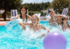 Cómo mantener seguros a los niños en la piscina este verano