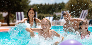 Cómo mantener seguros a los niños en la piscina este verano Cómo mantener seguros a los niños en la piscina este verano