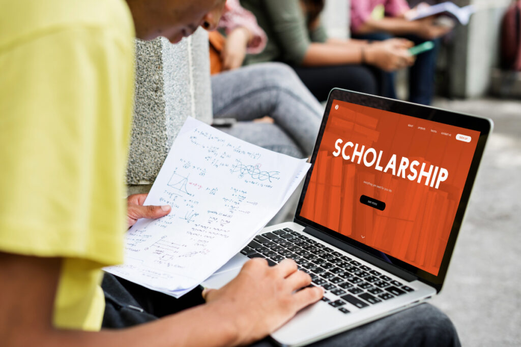 Fundación Jaime y Blanca Jarrín lanza convocatoria de becas para estudiantes de Derecho y Periodismo