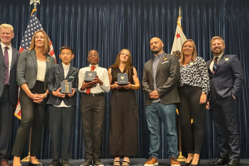 óvenes líderes destacan en la final estatal de California del National Civics Bee