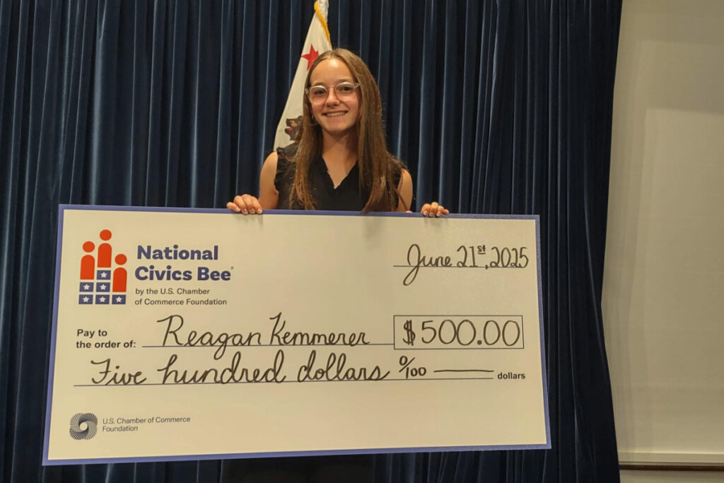 Jóvenes líderes destacan en la final estatal de California del National Civics Bee