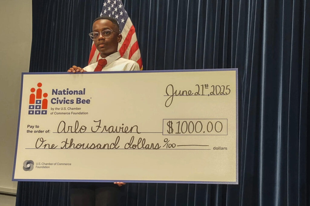 Jóvenes líderes destacan en la final estatal de California del National Civics Bee