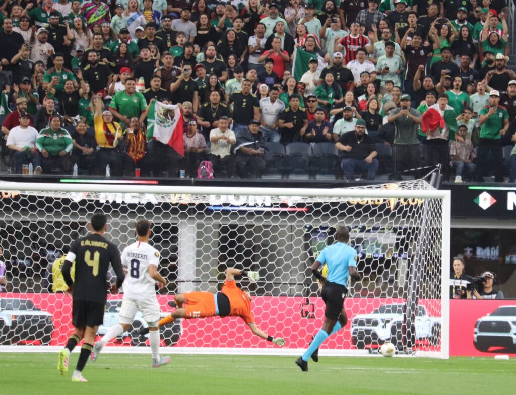 México vence a República Dominicana 3-2 en el debut de la Copa Oro 2025 