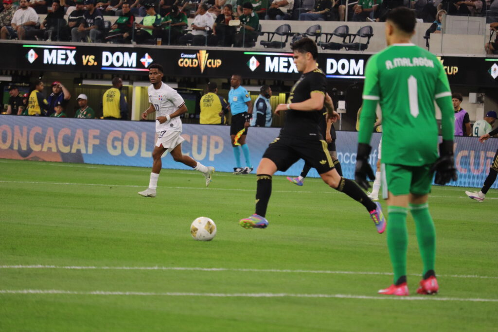 México vence a República Dominicana 3-2 en el debut de la Copa Oro 2025