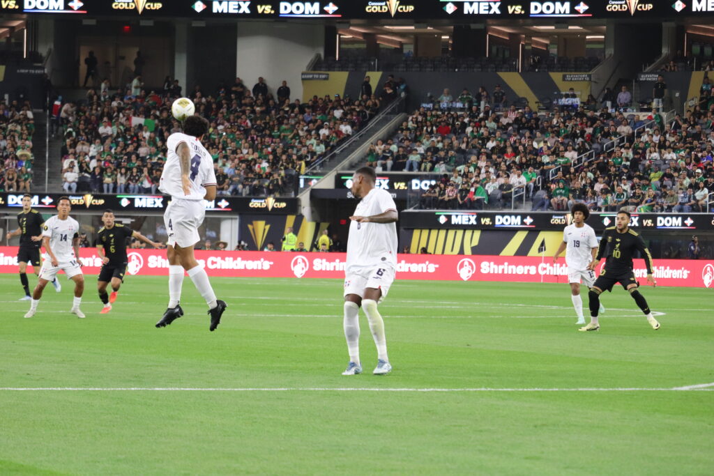 México vence a República Dominicana 3-2 en el debut de la Copa Oro 2025