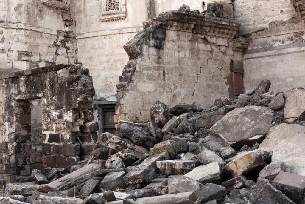 Nuevo modelo de laboratorio revela cómo se inician los terremotos a nivel microscópico
