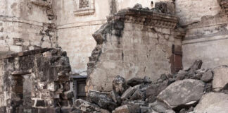 Nuevo modelo de laboratorio revela cómo se inician los terremotos a nivel microscópico