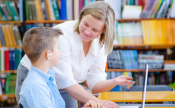 Summer Stars el programa gratuito de tutoría que transforma el verano escolar en Los Ángeles